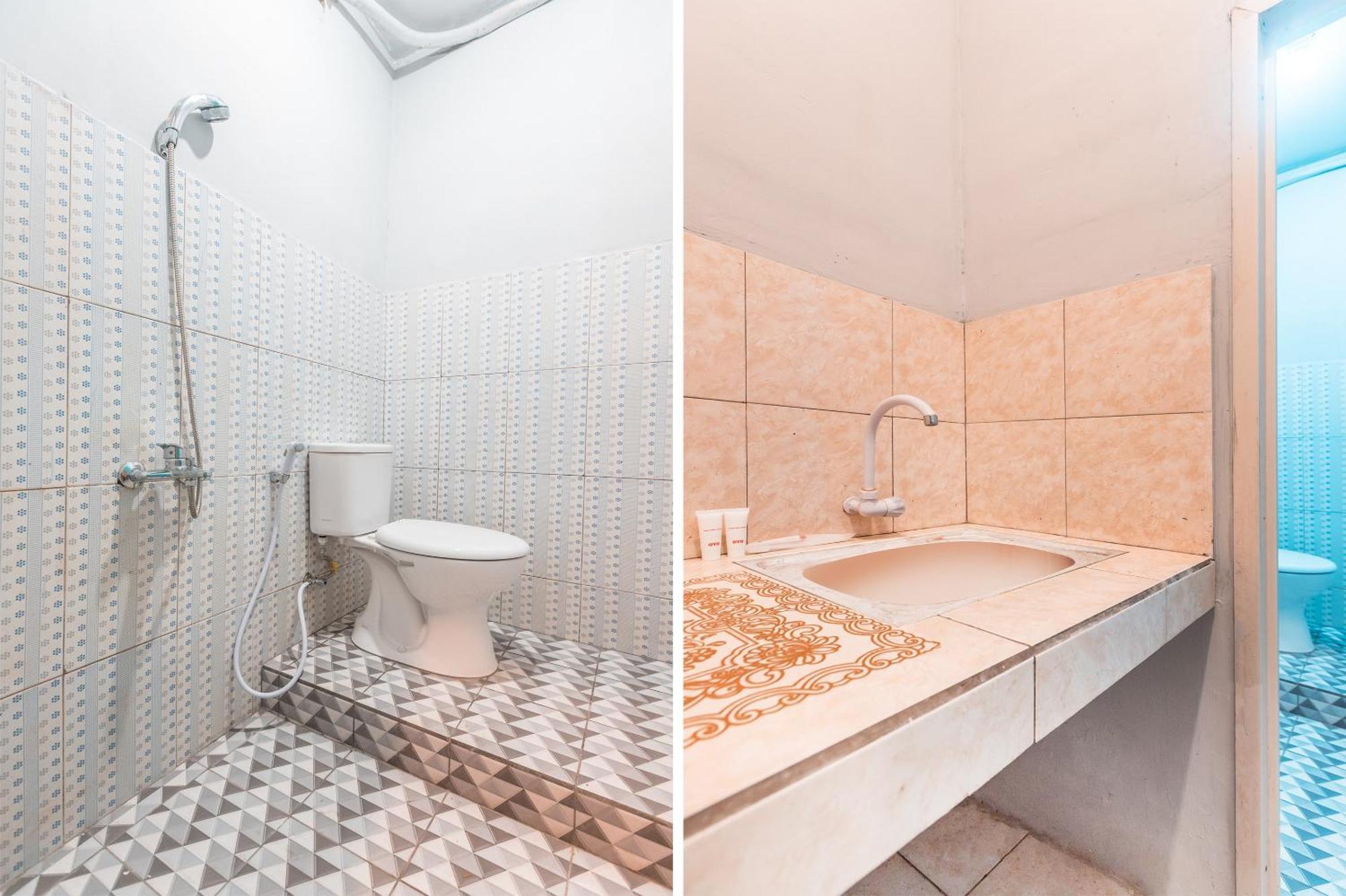 Oyo Living 1756 Amira Guest House Bekasi Esterno foto